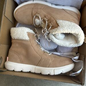 Sorel Explorer II Carnival Cozy WP / Size 9 / Great condition worn once